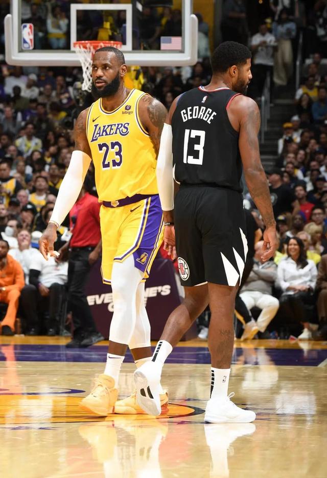 国际赛事火热进行,豪门球队展开激烈对抗 国际赛事火热进行,豪门球队展开激烈对抗