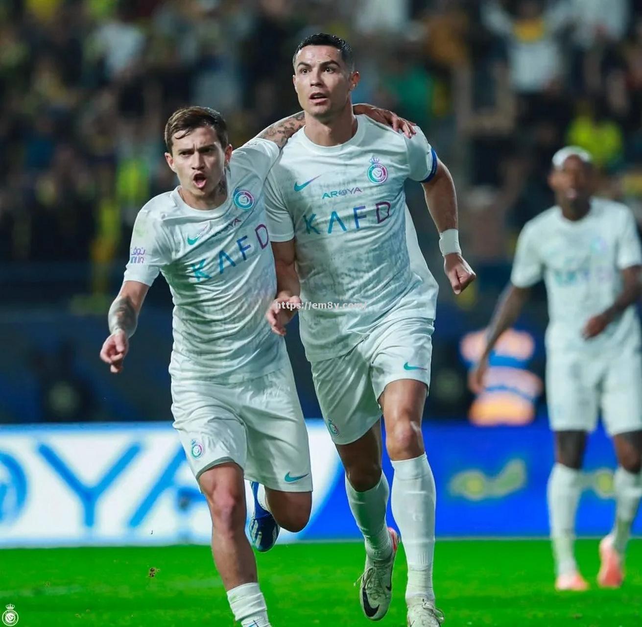 幸运队球员个个状态爆棚，共同打造胜利