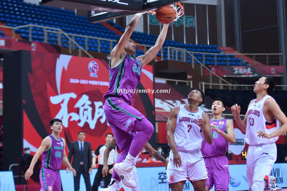 幸运队球员个个状态爆棚，共同打造胜利