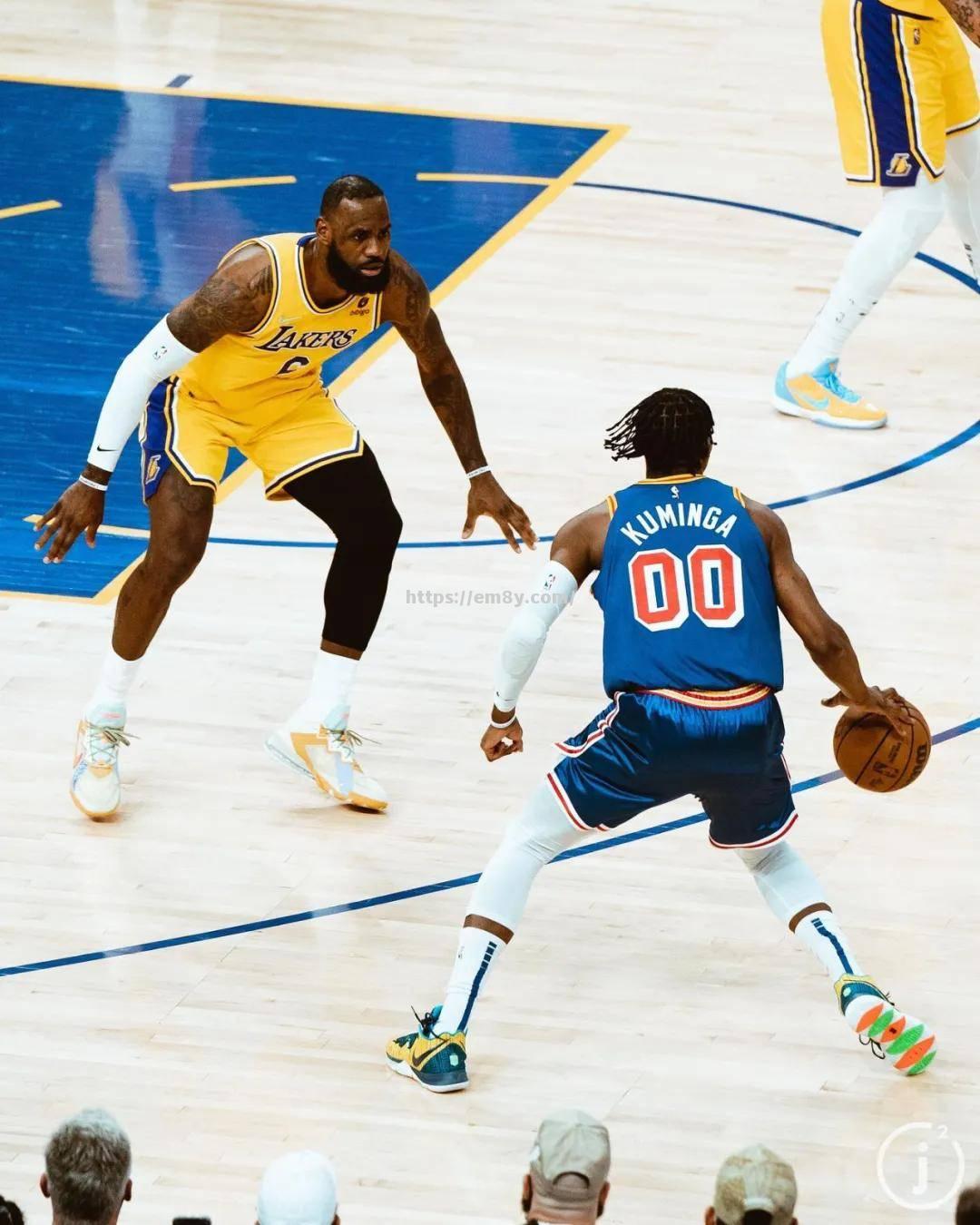 勇士队外线得分火热,连胜势头不减 勇士队外线得分火热,连胜势头不减