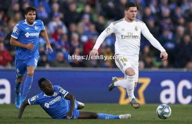 塞维利亚遭遇失利,势头稍显下滑 塞维利亚遭遇失利,势头稍显下滑